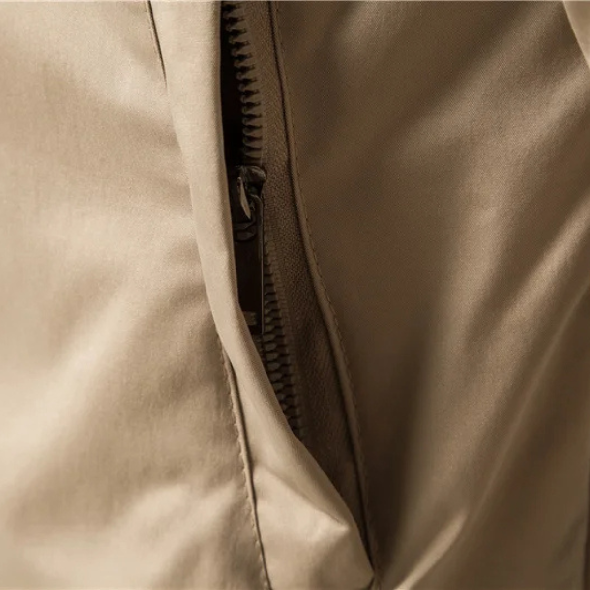The Balmoral Bomber: Slim Fit Casual Huvtröja med dragkedja för en stilfull och bekväm look