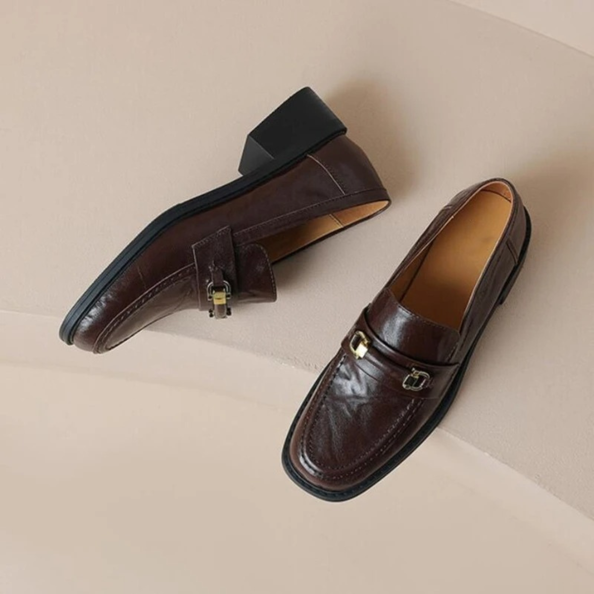 The Montepulciano - Herrklassiska Slip On Läder Loafers med Metallspänne