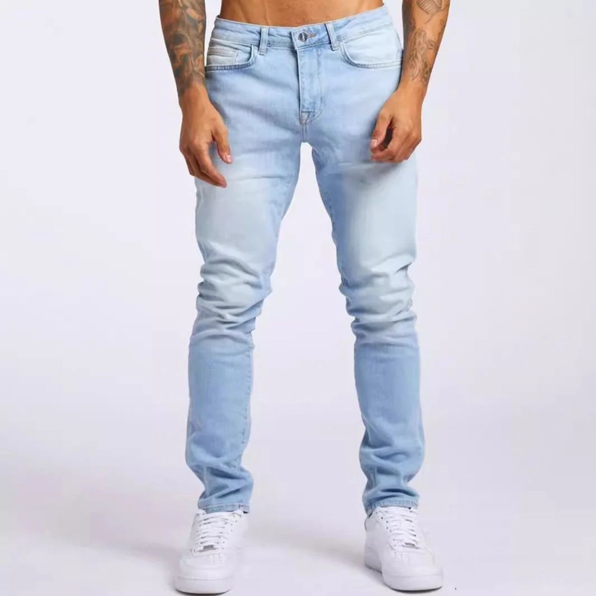 Slim fit klassiska jeans i denim Milano, garanterad elegans och komfort