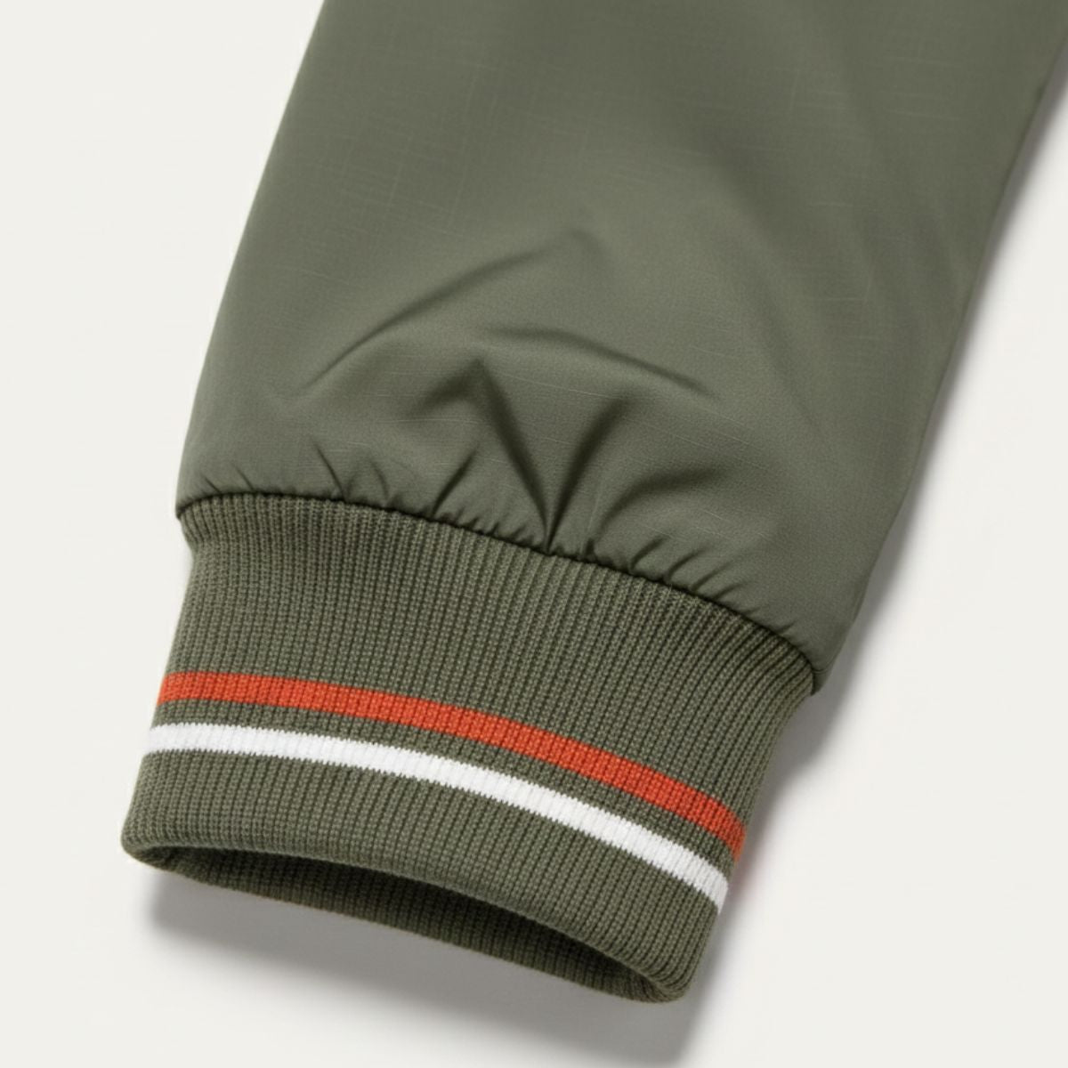 The Balmoral Bomber: Slim Fit Casual Huvtröja med dragkedja för en stilfull och bekväm look