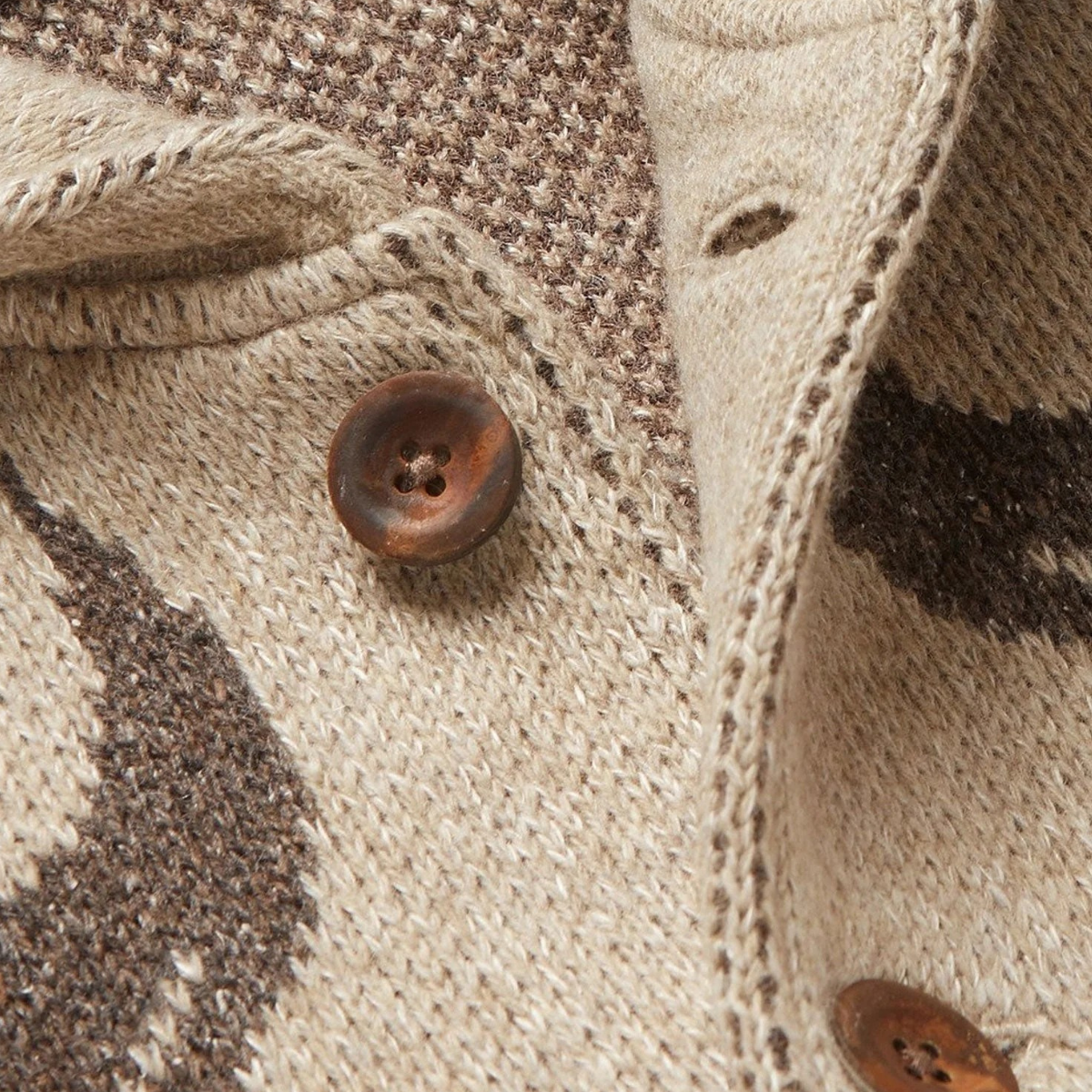 Den stiliga Frontier sjalkragen cardigan för mysig elegans