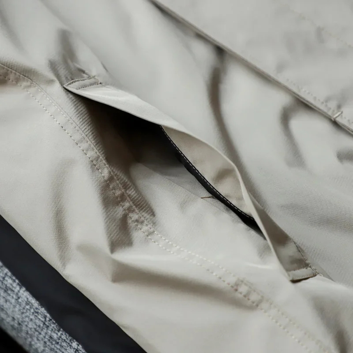 The Heirloom – Lyxig Regnjacka för Herr med Quiltat Foder