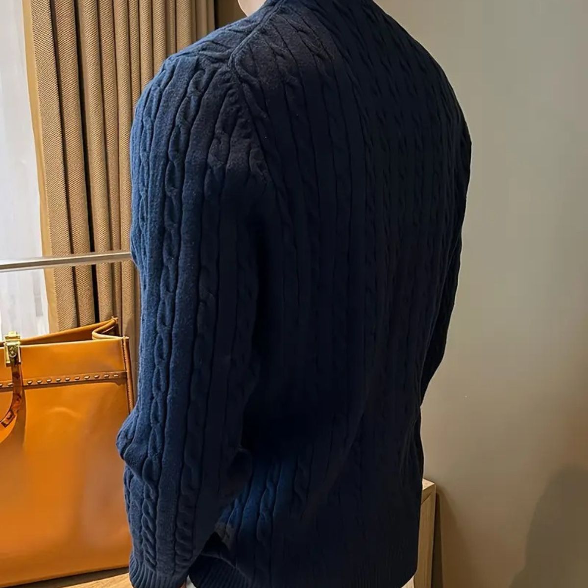 Elegant herrpullover i kashmir och merinoull – marinblå
