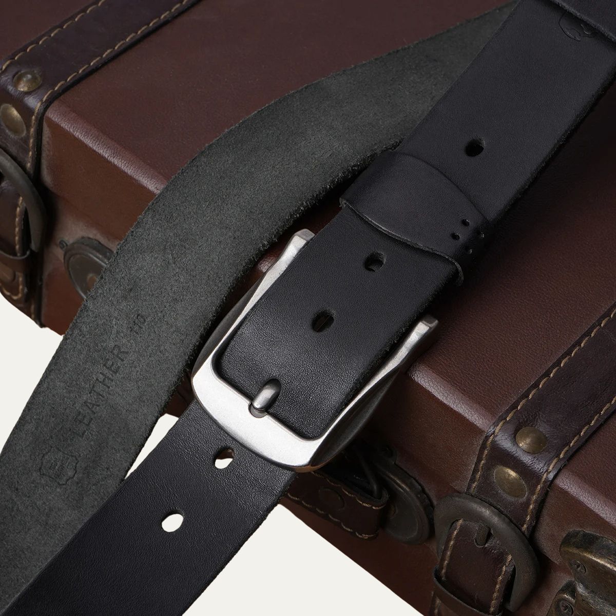 Farnham Belt – Classic Cowhide Leather, Hand-Perforated