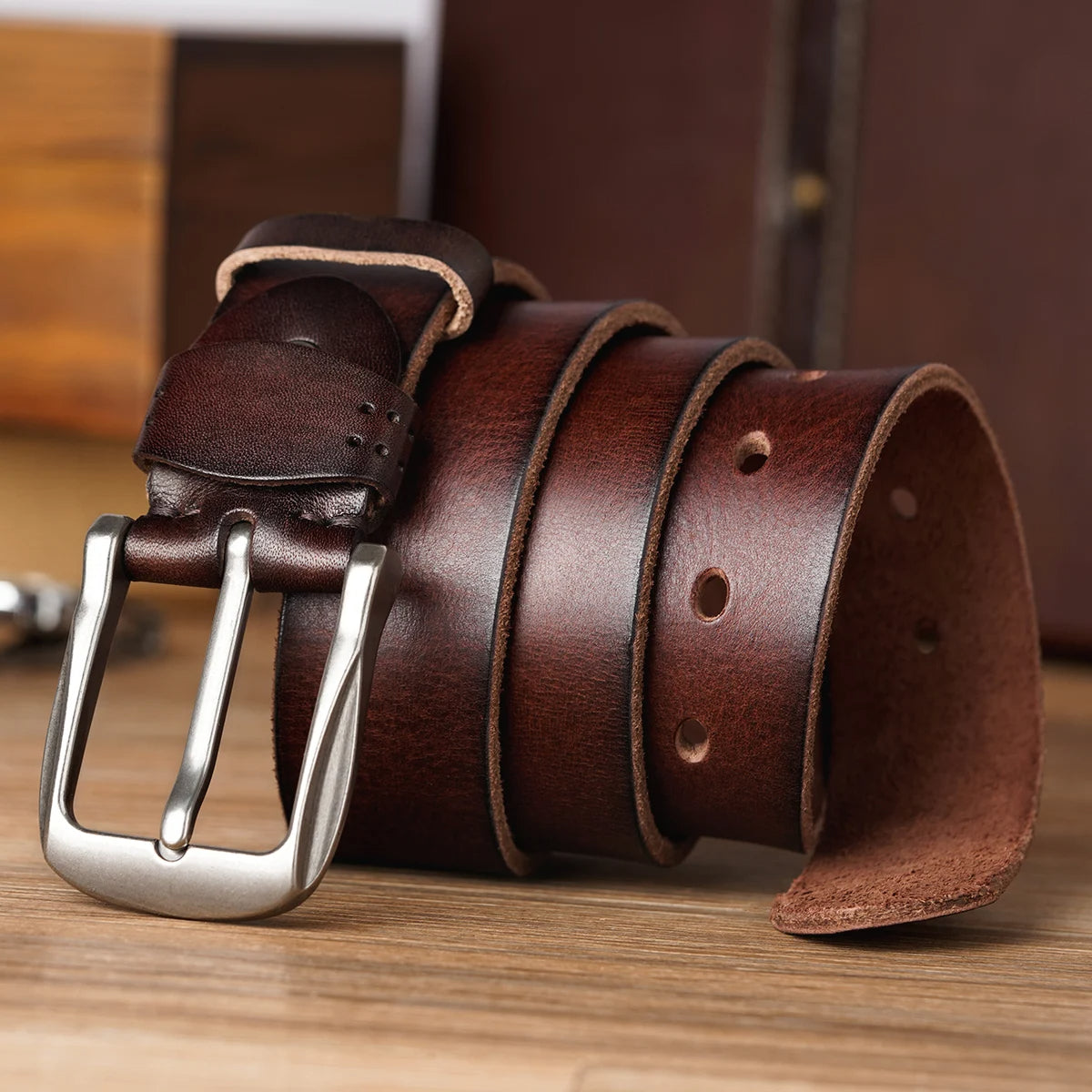 Farnham Belt – Classic Cowhide Leather, Hand-Perforated