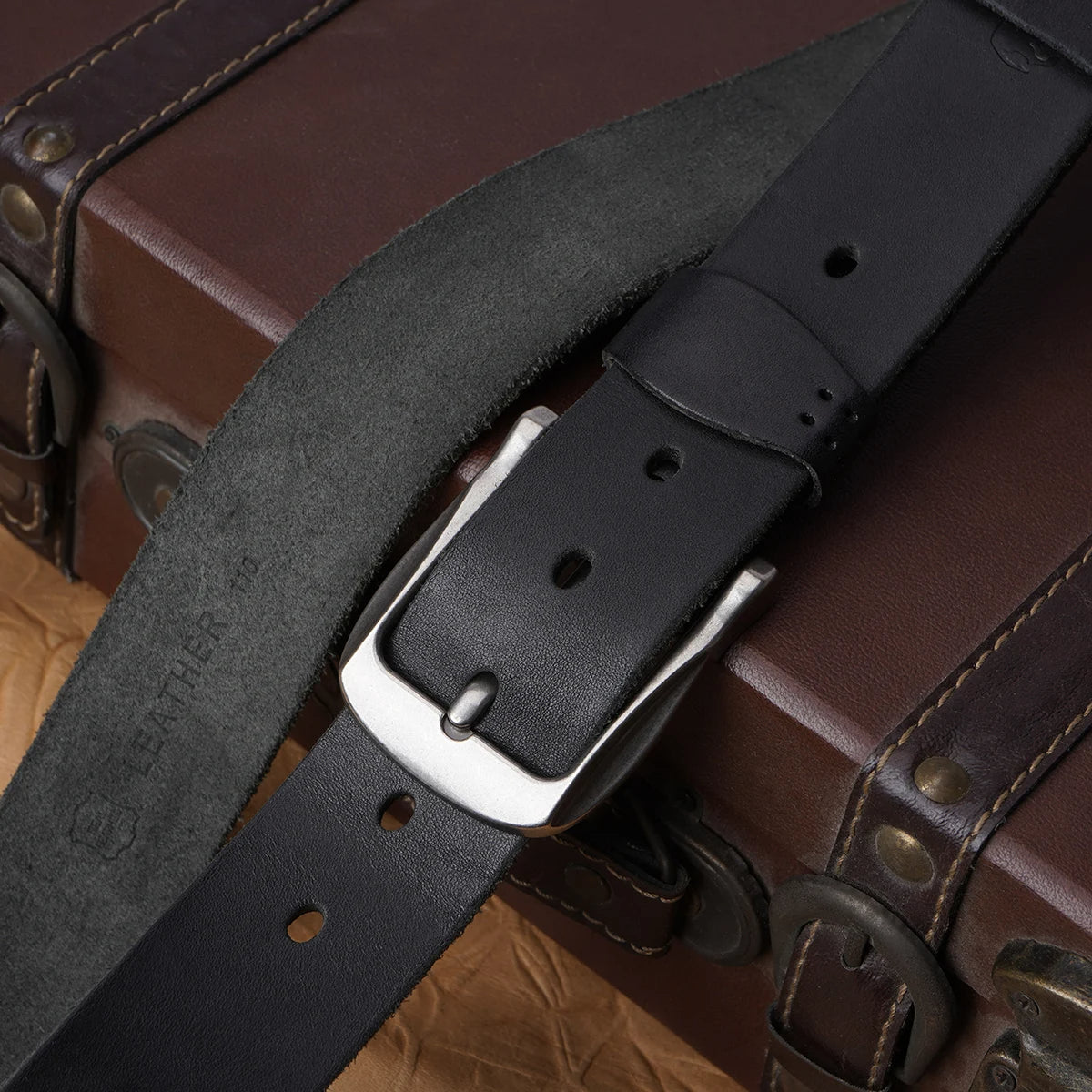 Farnham Belt – Classic Cowhide Leather, Hand-Perforated